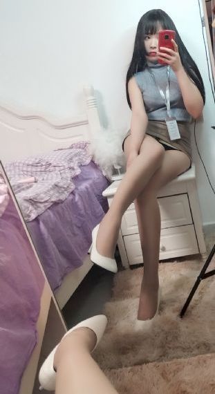 厨房掀起老师裙子挺进去视频