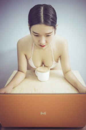 张柏芝陈冠希32钟在线播放